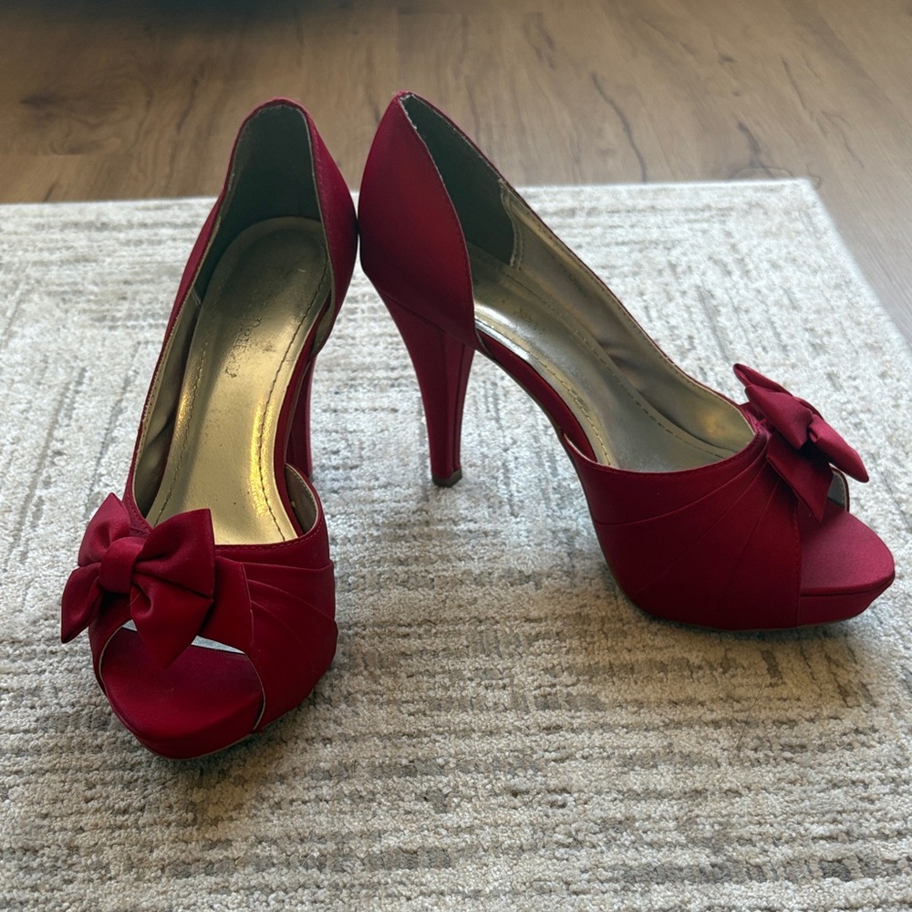 David’s Bridal Red Satin Heels – Bow Peep-Toe Pumps – Size 9